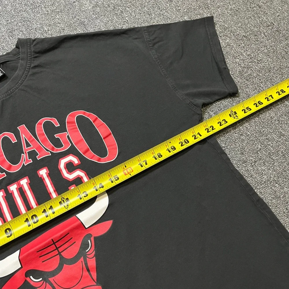 NBA Chicago Bulls T Shirt Size M 8/10 Dark Gray Graphic Eastern Conference Kids